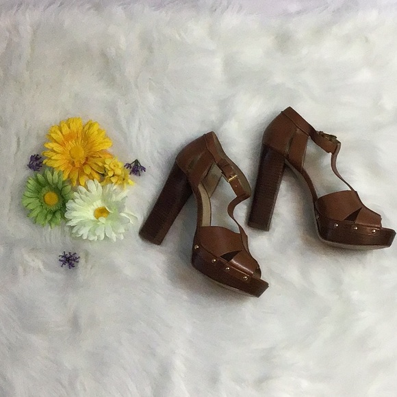 MICHAEL Michael Kors Shoes - Michael Kors Beatrice Leather Platform Sandal🛍